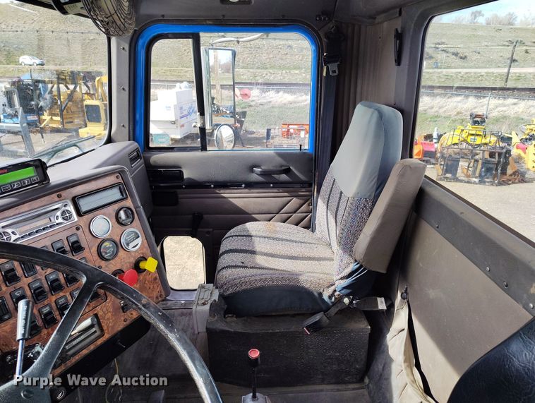 image for item EH0237 1997 International Paystar 5000 vacuum truck