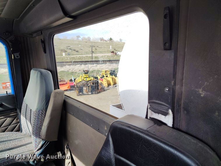 image for item EH0237 1997 International Paystar 5000 vacuum truck