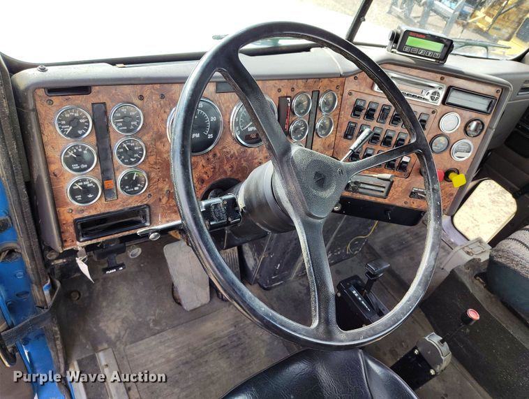 image for item EH0237 1997 International Paystar 5000 vacuum truck