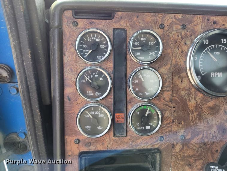 image for item EH0237 1997 International Paystar 5000 vacuum truck