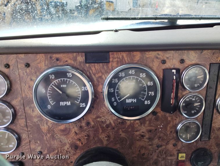 image for item EH0237 1997 International Paystar 5000 vacuum truck