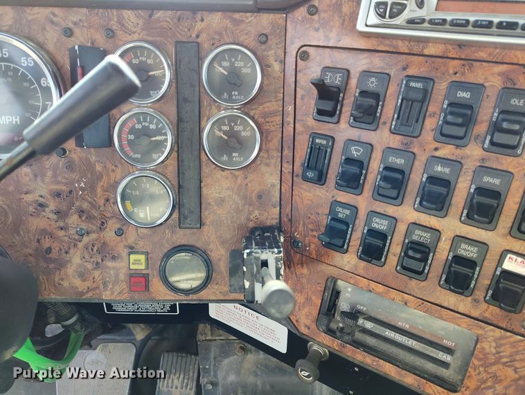 image for item EH0237 1997 International Paystar 5000 vacuum truck