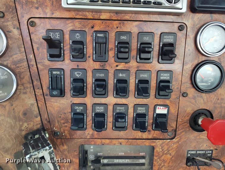 image for item EH0237 1997 International Paystar 5000 vacuum truck