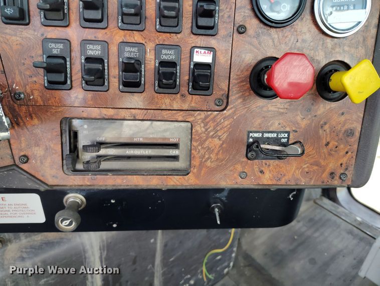 image for item EH0237 1997 International Paystar 5000 vacuum truck