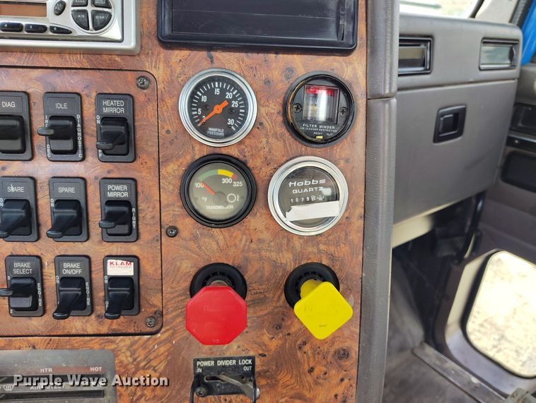 image for item EH0237 1997 International Paystar 5000 vacuum truck