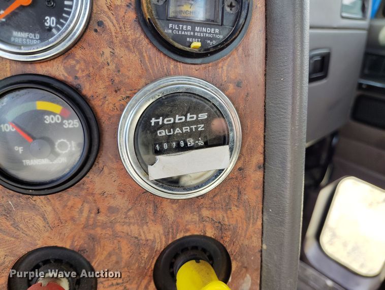 image for item EH0237 1997 International Paystar 5000 vacuum truck