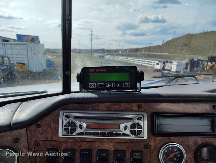 image for item EH0237 1997 International Paystar 5000 vacuum truck