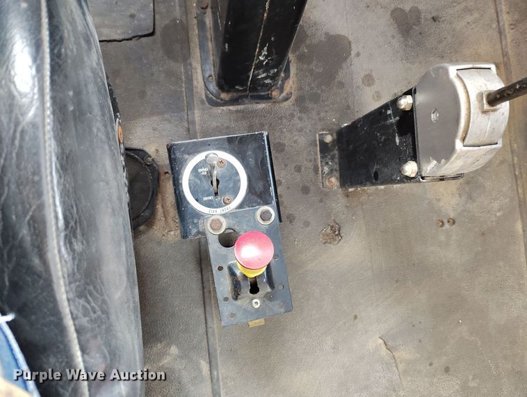 image for item EH0237 1997 International Paystar 5000 vacuum truck