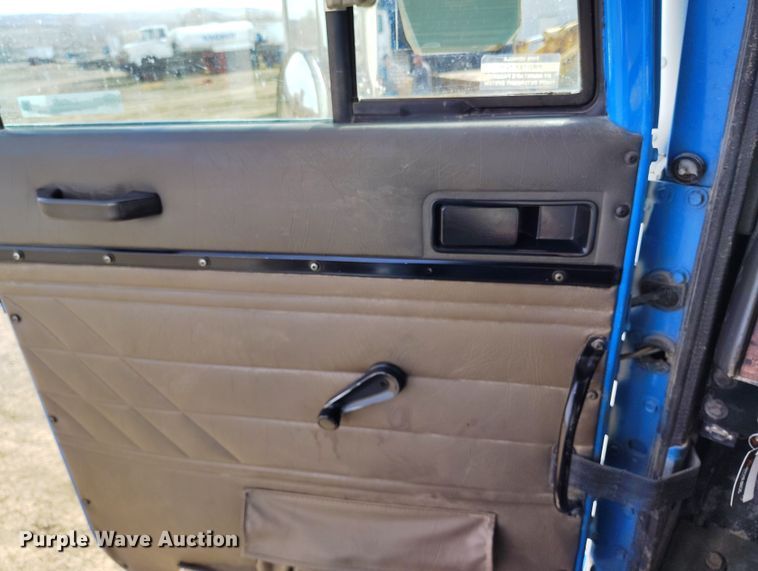 image for item EH0237 1997 International Paystar 5000 vacuum truck