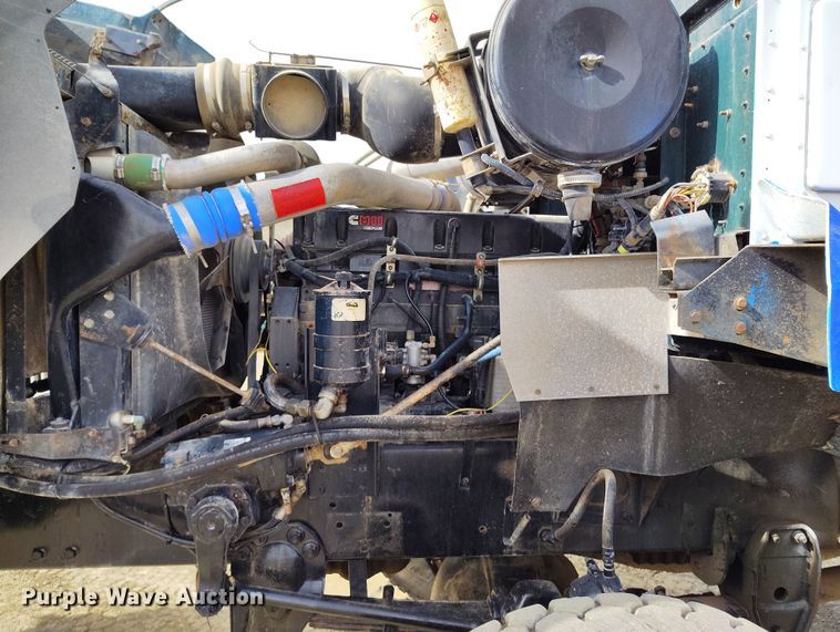 image for item EH0237 1997 International Paystar 5000 vacuum truck