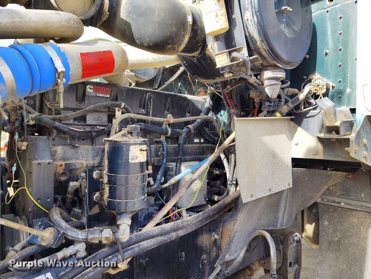 image for item EH0237 1997 International Paystar 5000 vacuum truck