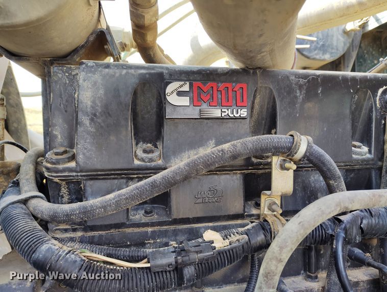 image for item EH0237 1997 International Paystar 5000 vacuum truck