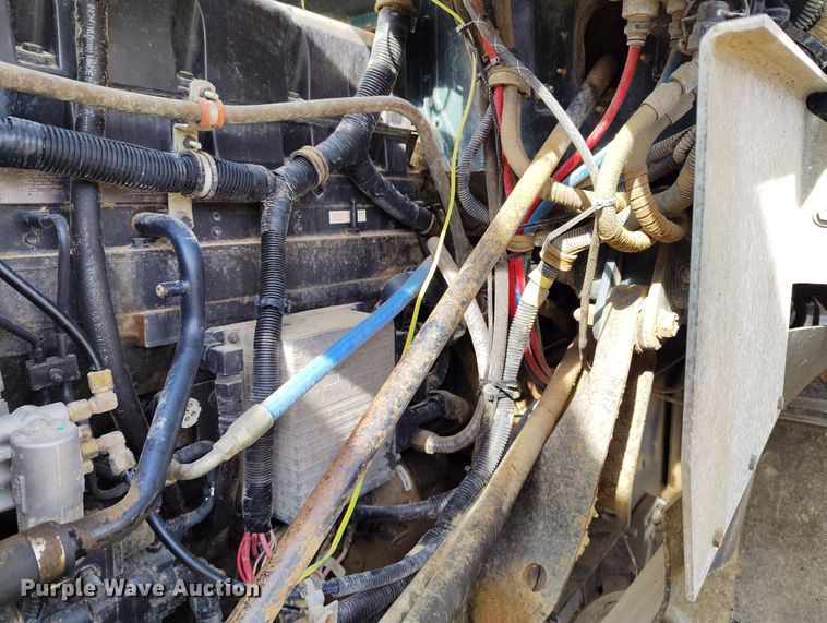 image for item EH0237 1997 International Paystar 5000 vacuum truck