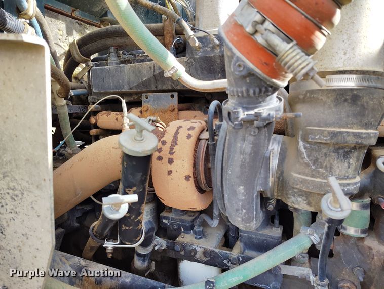 image for item EH0237 1997 International Paystar 5000 vacuum truck