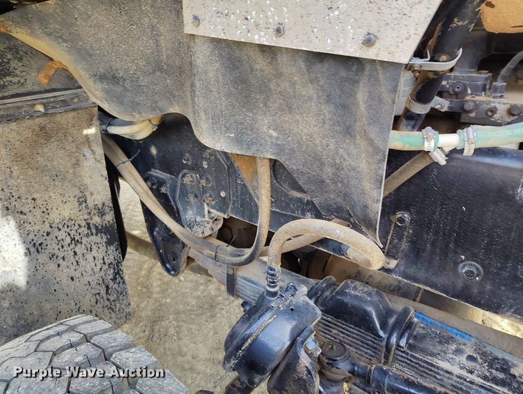 image for item EH0237 1997 International Paystar 5000 vacuum truck