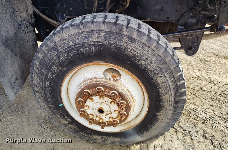 image for item EH0237 1997 International Paystar 5000 vacuum truck