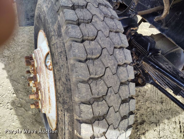 image for item EH0237 1997 International Paystar 5000 vacuum truck