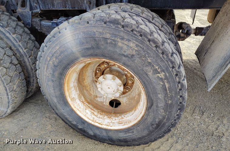 image for item EH0237 1997 International Paystar 5000 vacuum truck