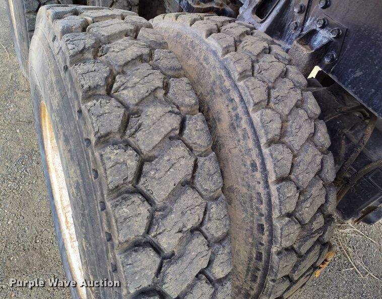 image for item EH0237 1997 International Paystar 5000 vacuum truck