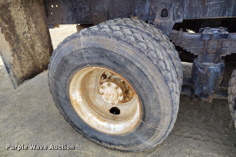 image for item EH0237 1997 International Paystar 5000 vacuum truck