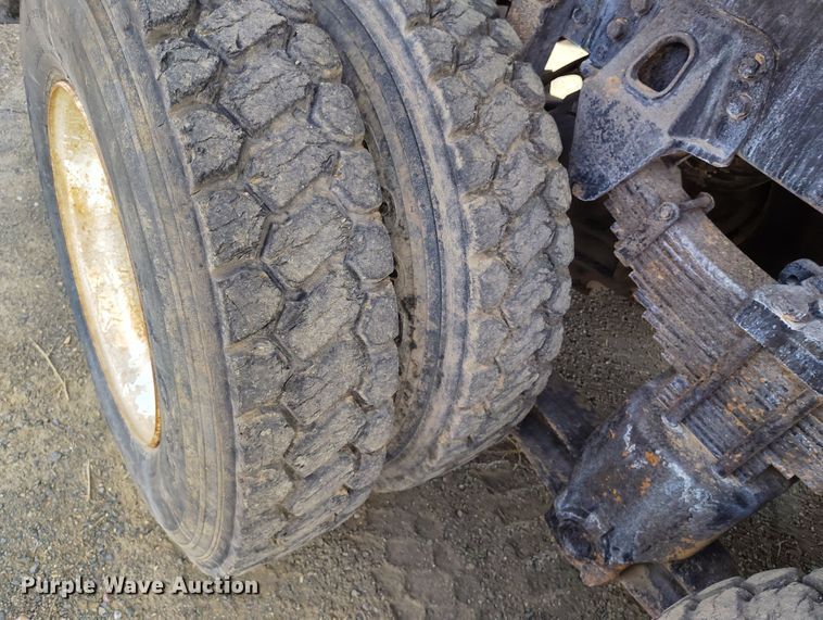 image for item EH0237 1997 International Paystar 5000 vacuum truck