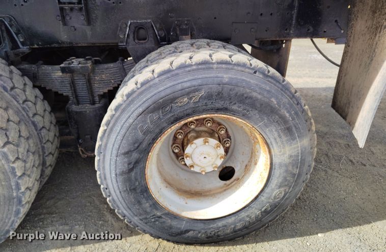 image for item EH0237 1997 International Paystar 5000 vacuum truck