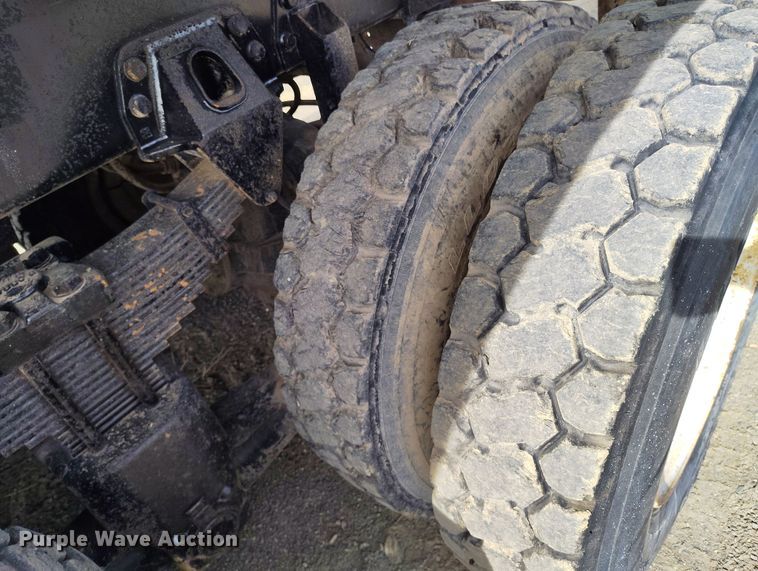 image for item EH0237 1997 International Paystar 5000 vacuum truck