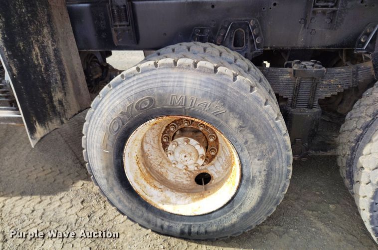 image for item EH0237 1997 International Paystar 5000 vacuum truck