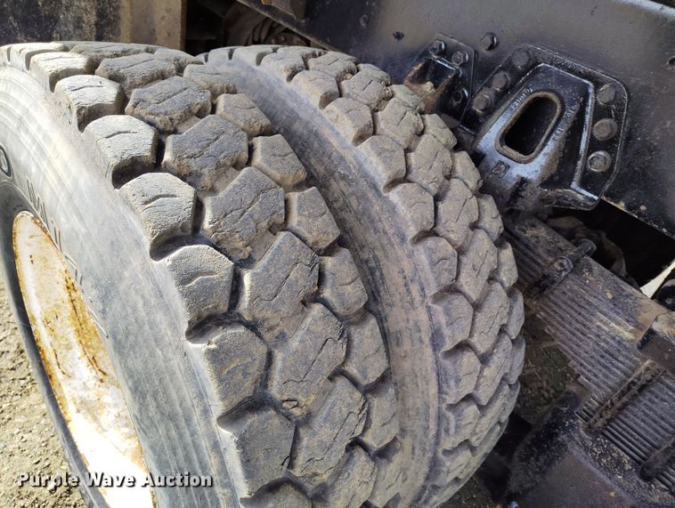 image for item EH0237 1997 International Paystar 5000 vacuum truck