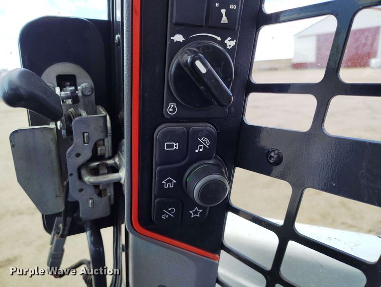 image for item EH0291 2022 Bobcat T76 tracked skid steer loader