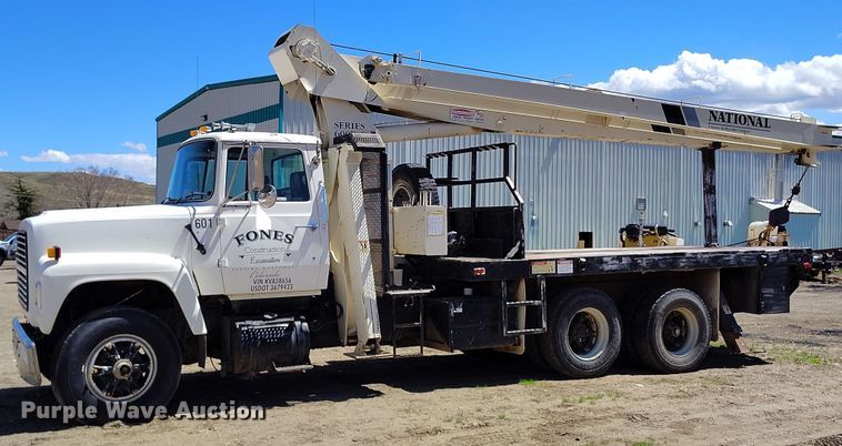 image for item EH0295 1989 Ford LT9000 crane truck