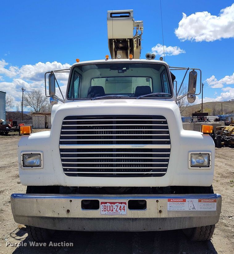 image for item EH0295 1989 Ford LT9000 crane truck
