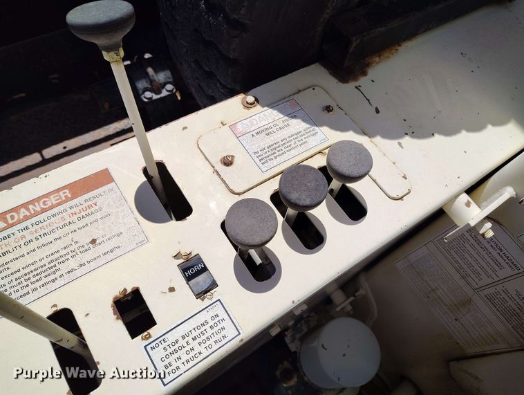 image for item EH0295 1989 Ford LT9000 crane truck