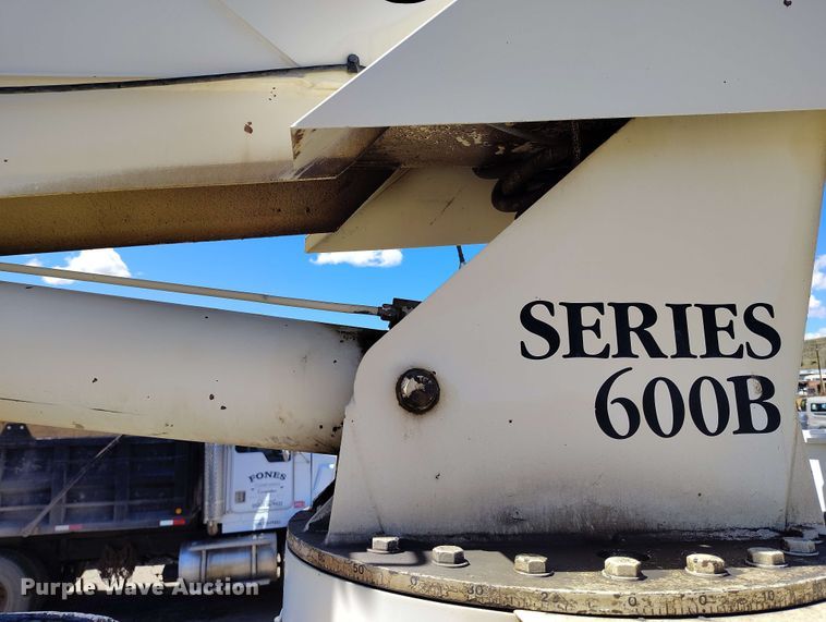 image for item EH0295 1989 Ford LT9000 crane truck