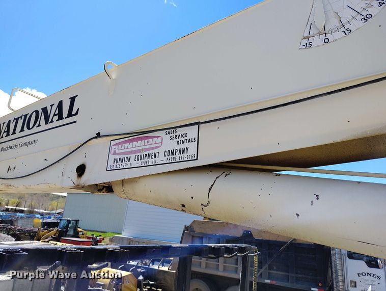 image for item EH0295 1989 Ford LT9000 crane truck