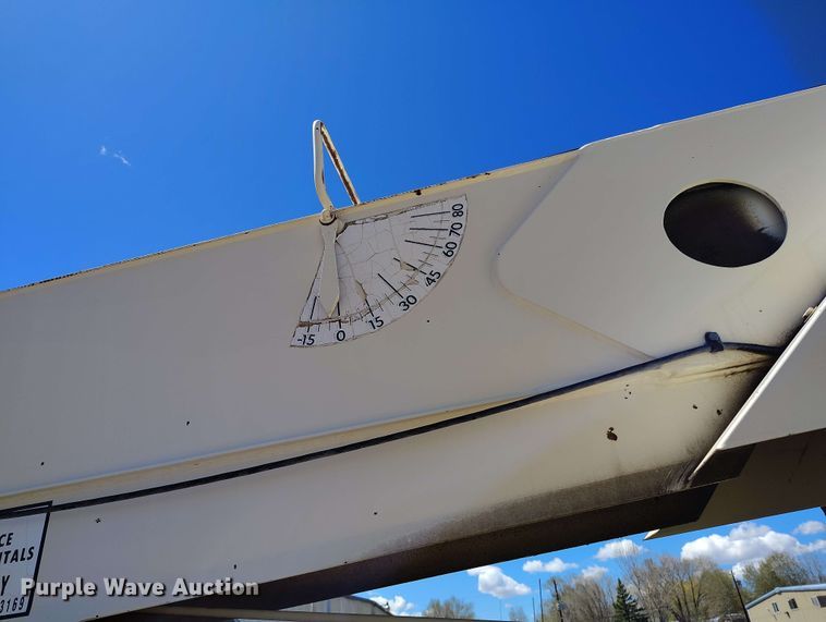 image for item EH0295 1989 Ford LT9000 crane truck