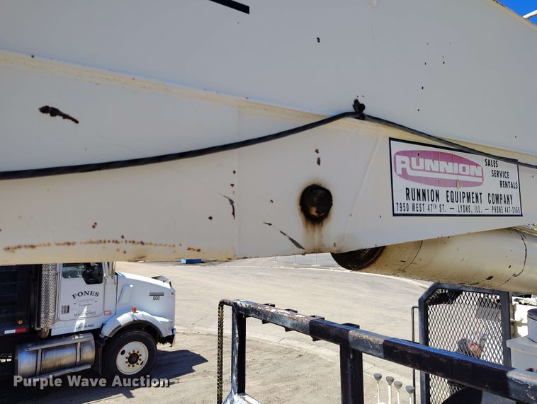 image for item EH0295 1989 Ford LT9000 crane truck