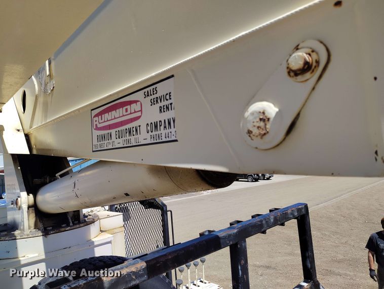 image for item EH0295 1989 Ford LT9000 crane truck