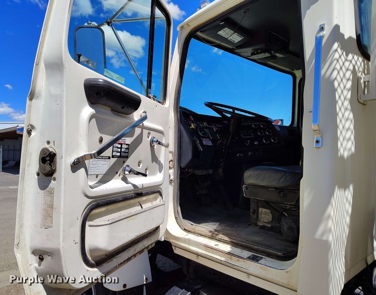 image for item EH0295 1989 Ford LT9000 crane truck