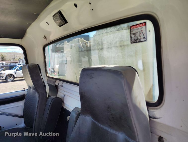 image for item EH0295 1989 Ford LT9000 crane truck