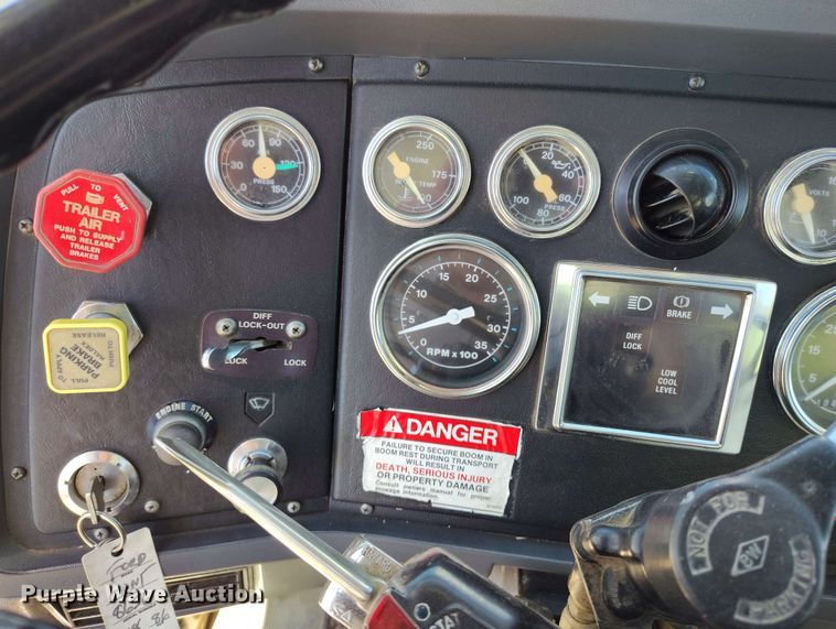 image for item EH0295 1989 Ford LT9000 crane truck