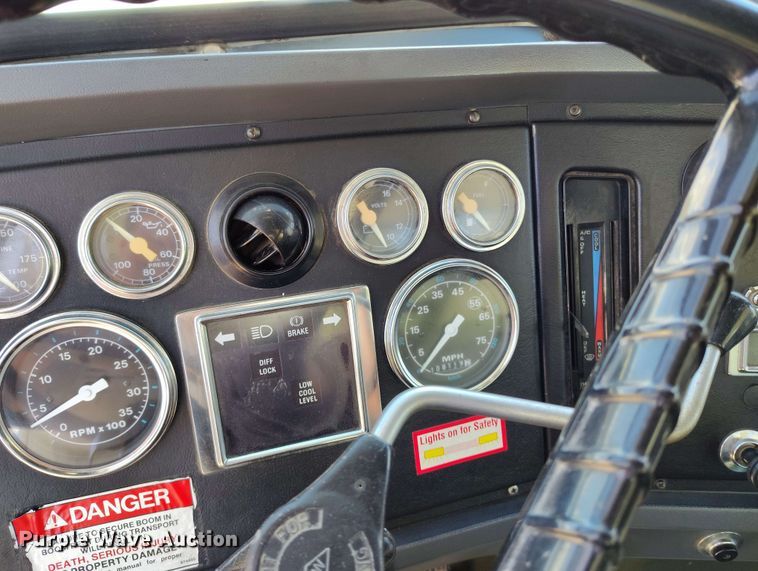 image for item EH0295 1989 Ford LT9000 crane truck