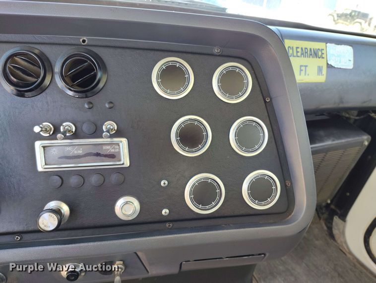 image for item EH0295 1989 Ford LT9000 crane truck