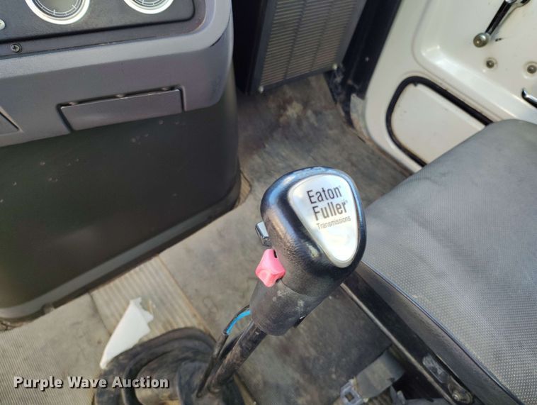 image for item EH0295 1989 Ford LT9000 crane truck