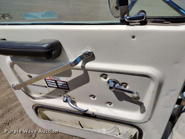 image for item EH0295 1989 Ford LT9000 crane truck