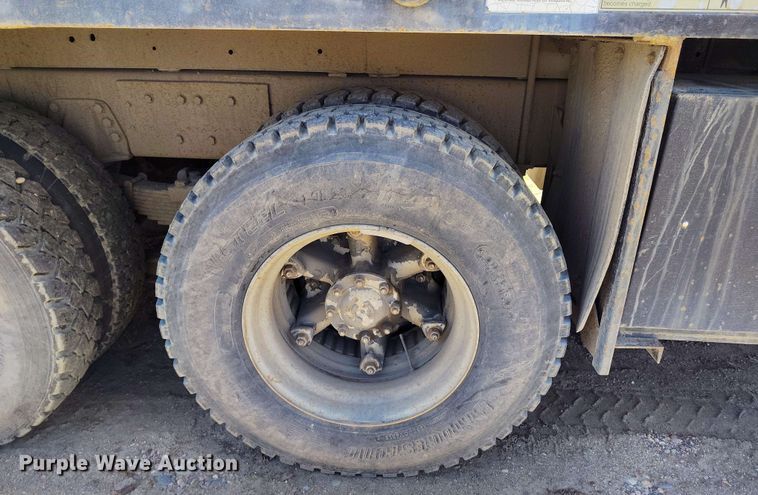 image for item EH0295 1989 Ford LT9000 crane truck