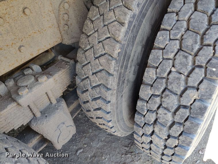 image for item EH0295 1989 Ford LT9000 crane truck