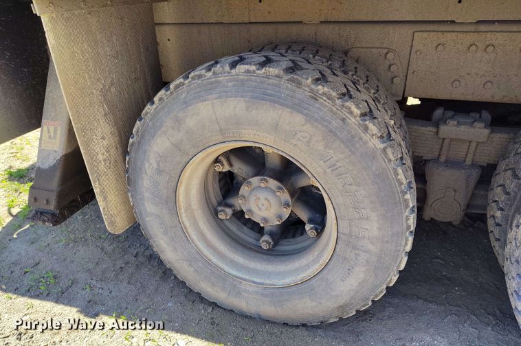 image for item EH0295 1989 Ford LT9000 crane truck