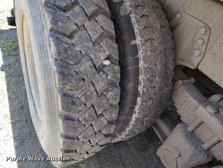 image for item EH0295 1989 Ford LT9000 crane truck