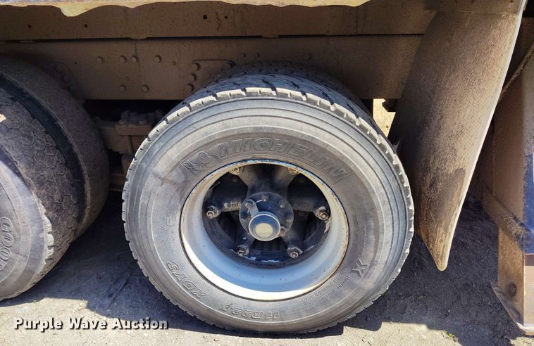 image for item EH0295 1989 Ford LT9000 crane truck